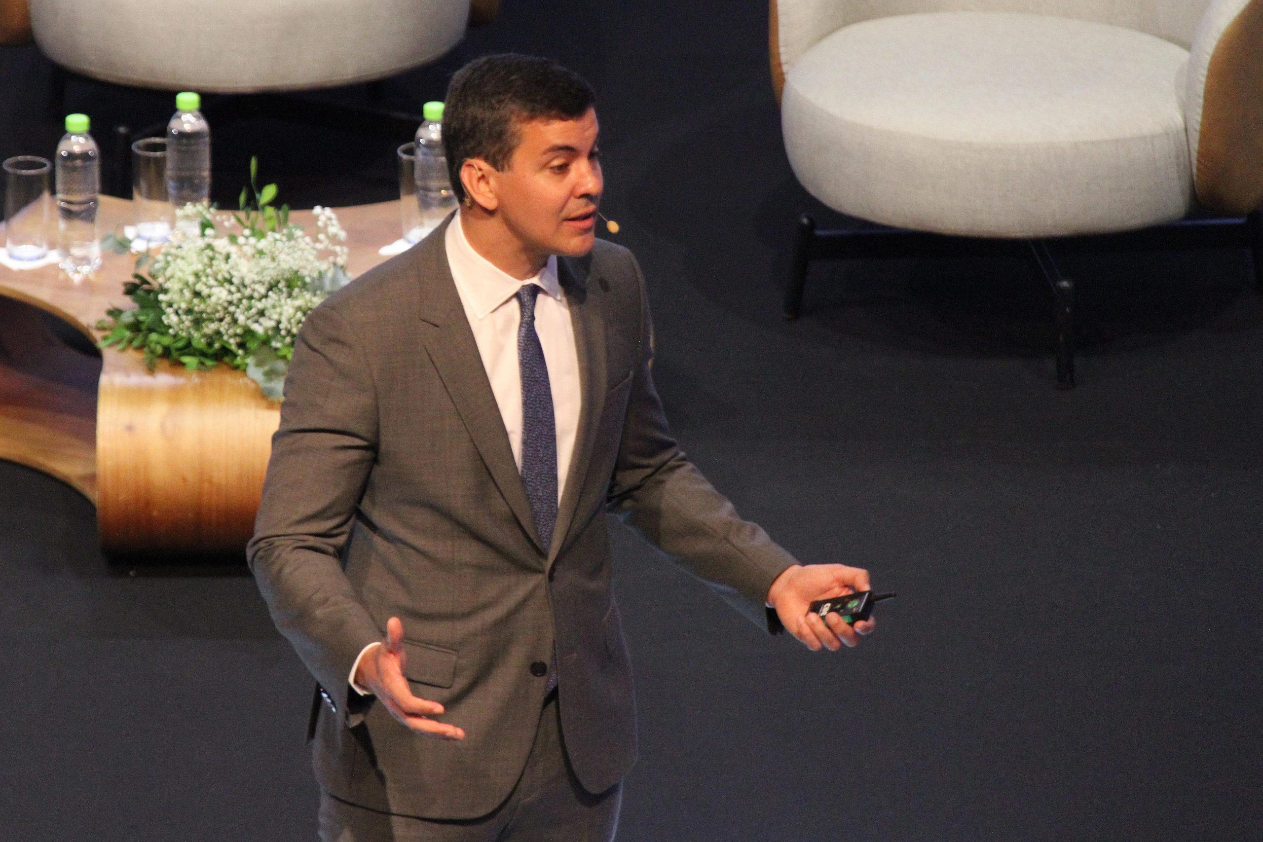 El Gobierno de Peña llega a un acuerdo con maestros y conjura lq primera amenaza de protesta