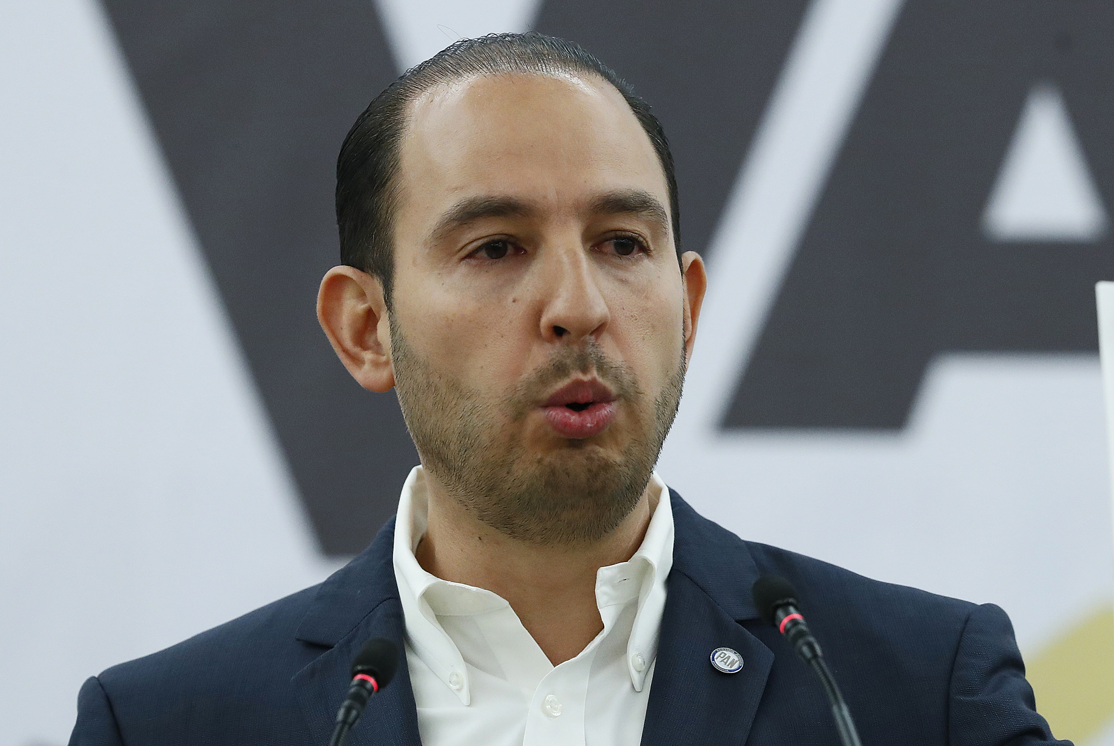 La oposición acusa a López Obrador de “adoctrinar” a la niñez con nuevos libros escolares