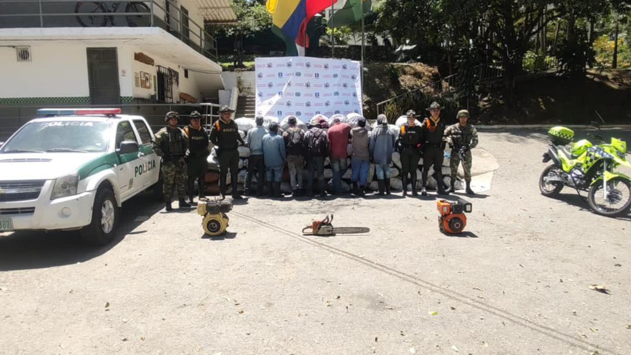 Fotos y video. ¡Tenían varios kilos de carbón! Capturaron a siete hombres por aprovechamiento ilícito