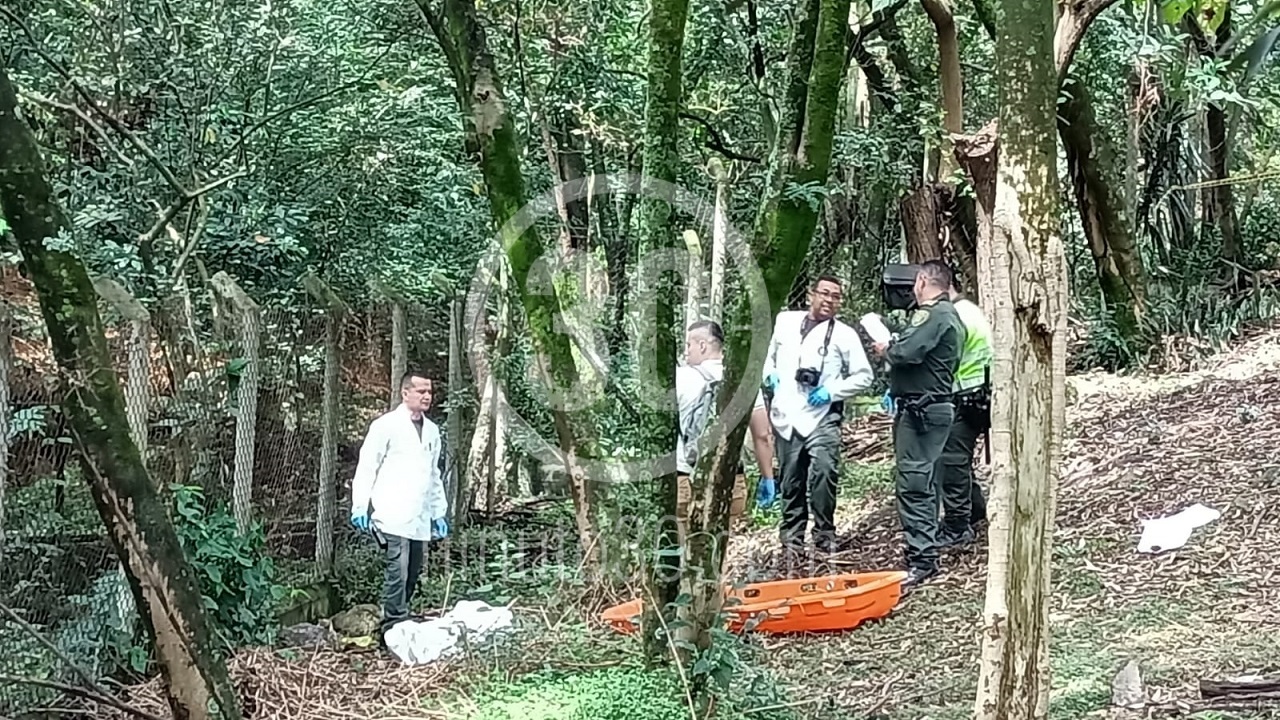 FOTOS Y  VIDEO. ‘Pensaron que estaba dormido’: Encontraron un hombre con 4 impactos de bala en Bello