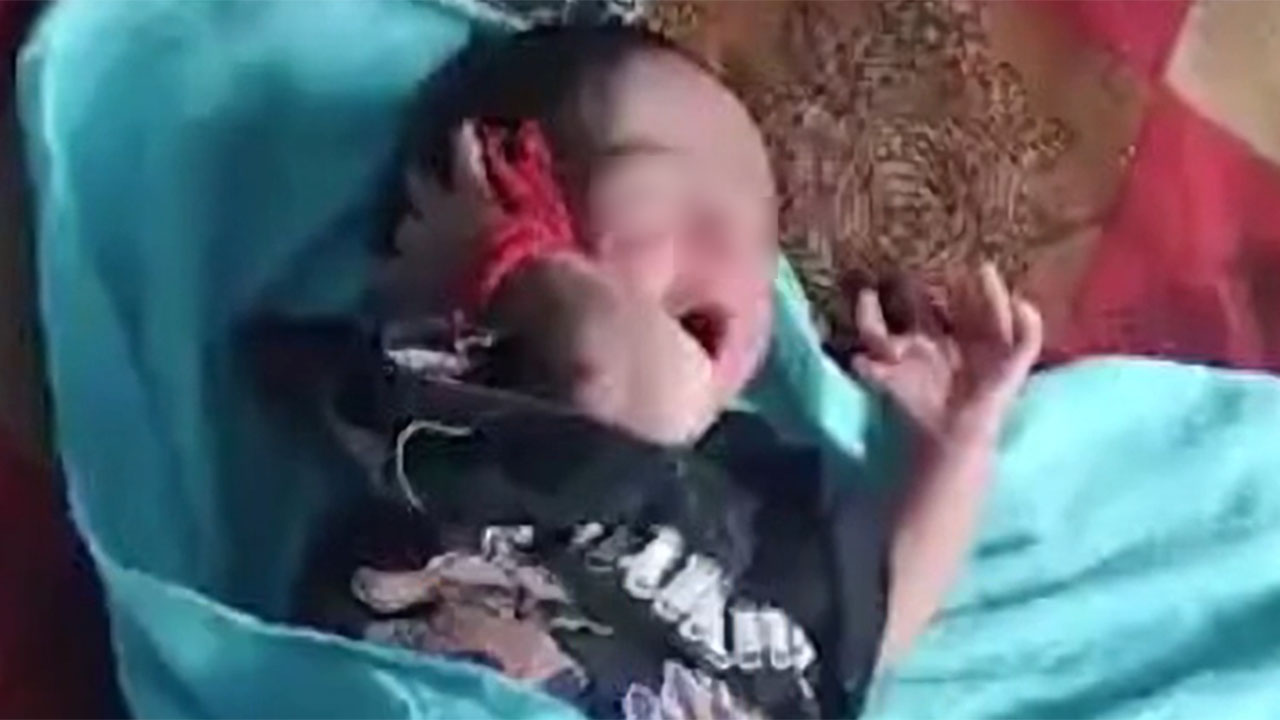 Bebé nació con 26 dedos y sus padres dicen que podría ser la reencarnación de una diosa