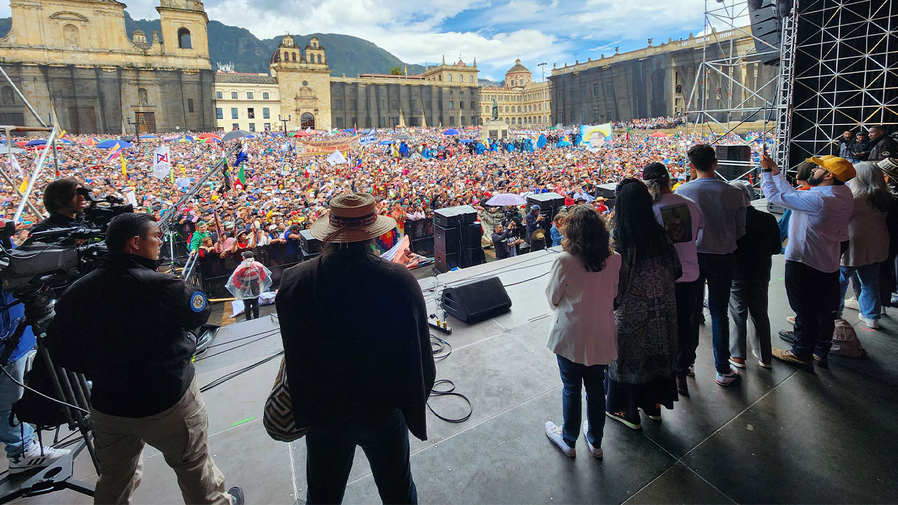 Desde la Plaza Bolívar, Presidente Gustavo Petro defiende sus reformas sociales