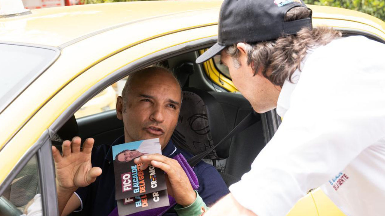 El candidato Fico Gutiérrez, recorrió las Comunas 1 y 11 de Medellín