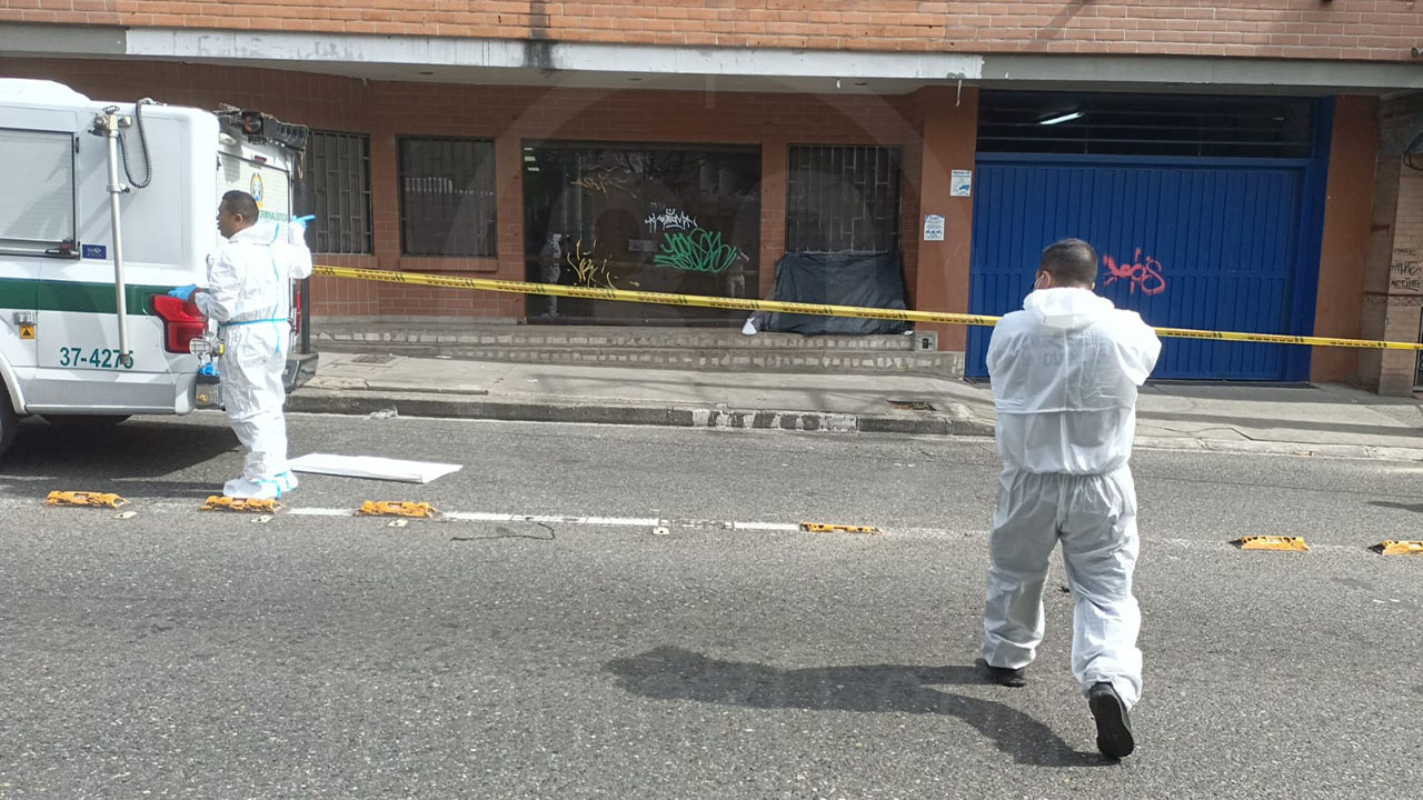 Habitante de calle murió al lado de un centro de salud en Medellín