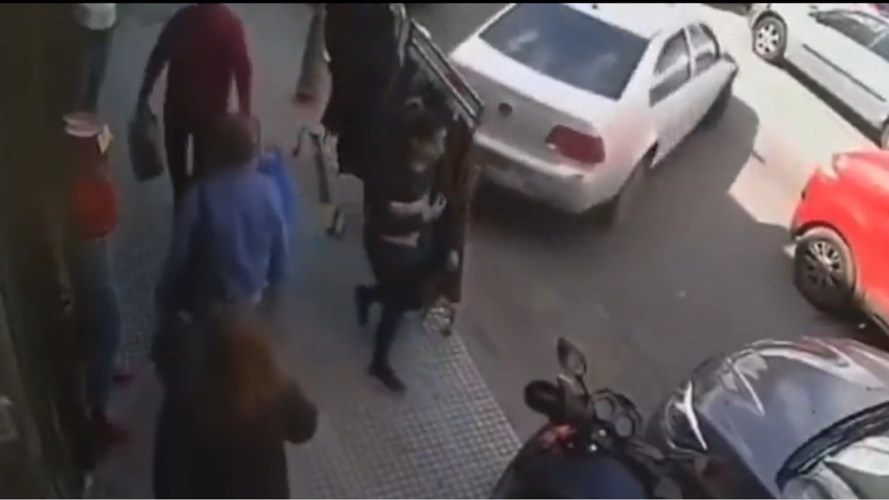 Conductor que reversaba tuvo una convulsión y mató a una mujer