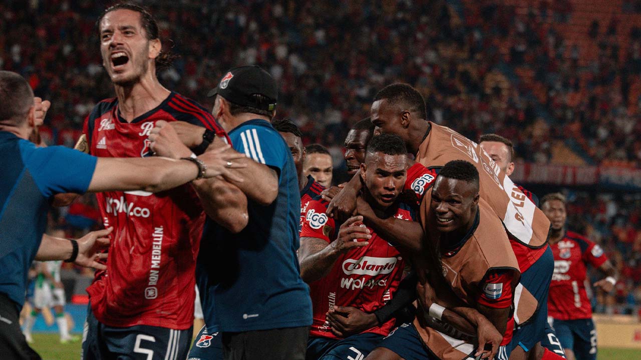 Hinchas se quejaron por horario de partido