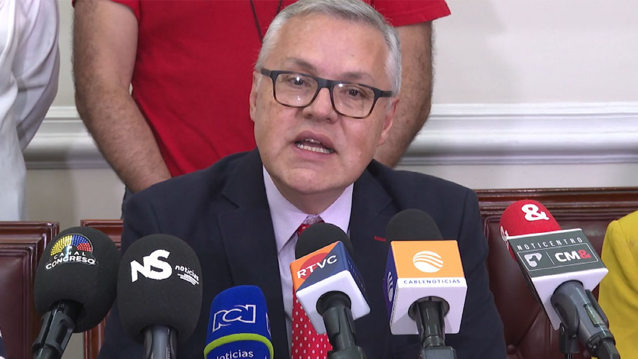 VIDEO. Ministro de Justicia radicó reforma a la Ley de Víctimas