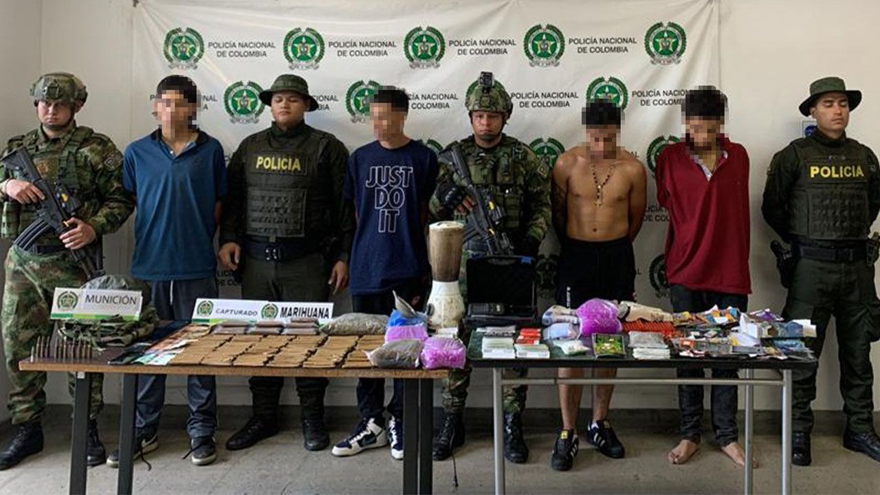 VIDEO. Estaban ‘camellando’: En verada de Itagüí capturaron a 4 hombres cuando armaban ‘baretos’ para vender