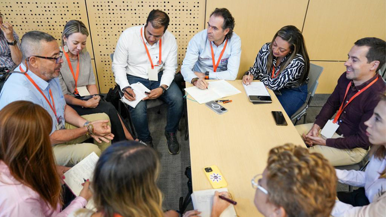 Fico Gutiérrez participó de la mesa de trabajo propuesta por FENALCO Antioquia