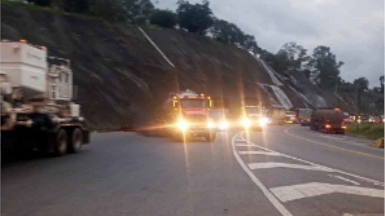 Pasos alternos en la vía Bogotá- Villavicencio por pérdida de banca