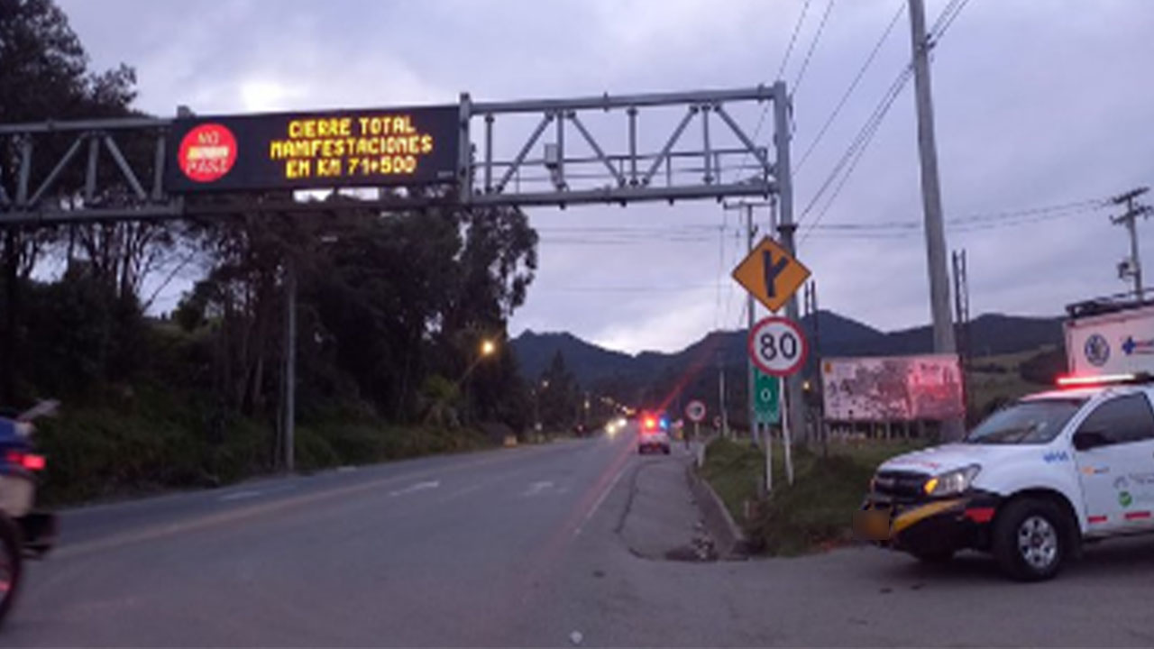 Persiste el cierre y bloqueo por parte de la comunidad en la vía al Llano