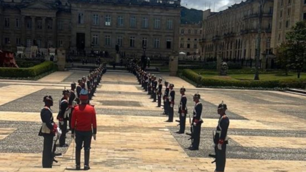 Petro ordenó traslado de paloma de la paz al Congreso para acompañar homenajes a Botero