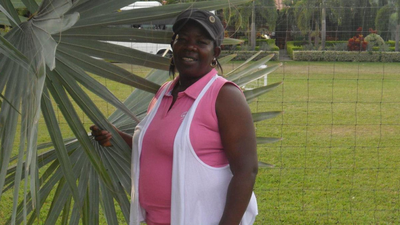 Ella es la profe Stella Balanta, víctima del atentado en Timba (Cauca)