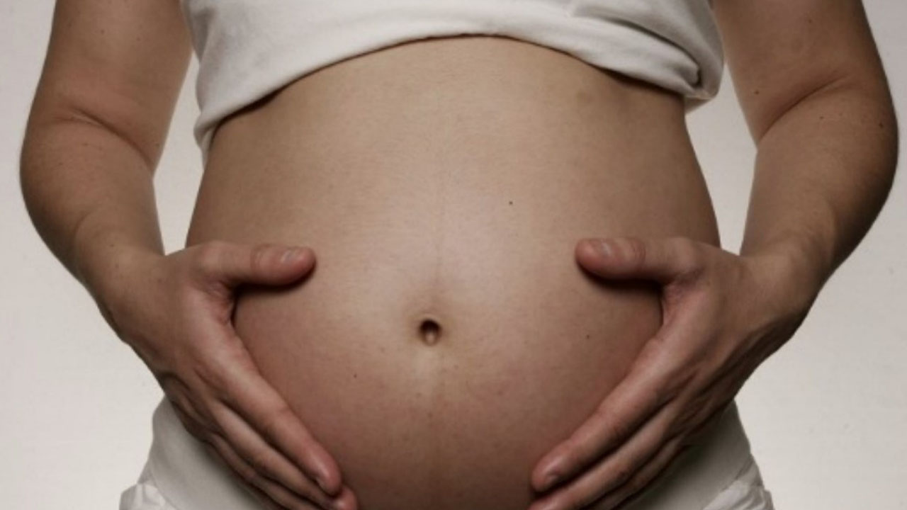 Licencias de parto podrán aplicarse para trans y no binarios