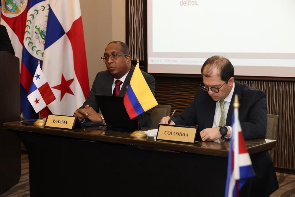 Fiscal Francisco Barbosa entregó resultados en Panamá, sobre tráfico de migrantes y trata de personas