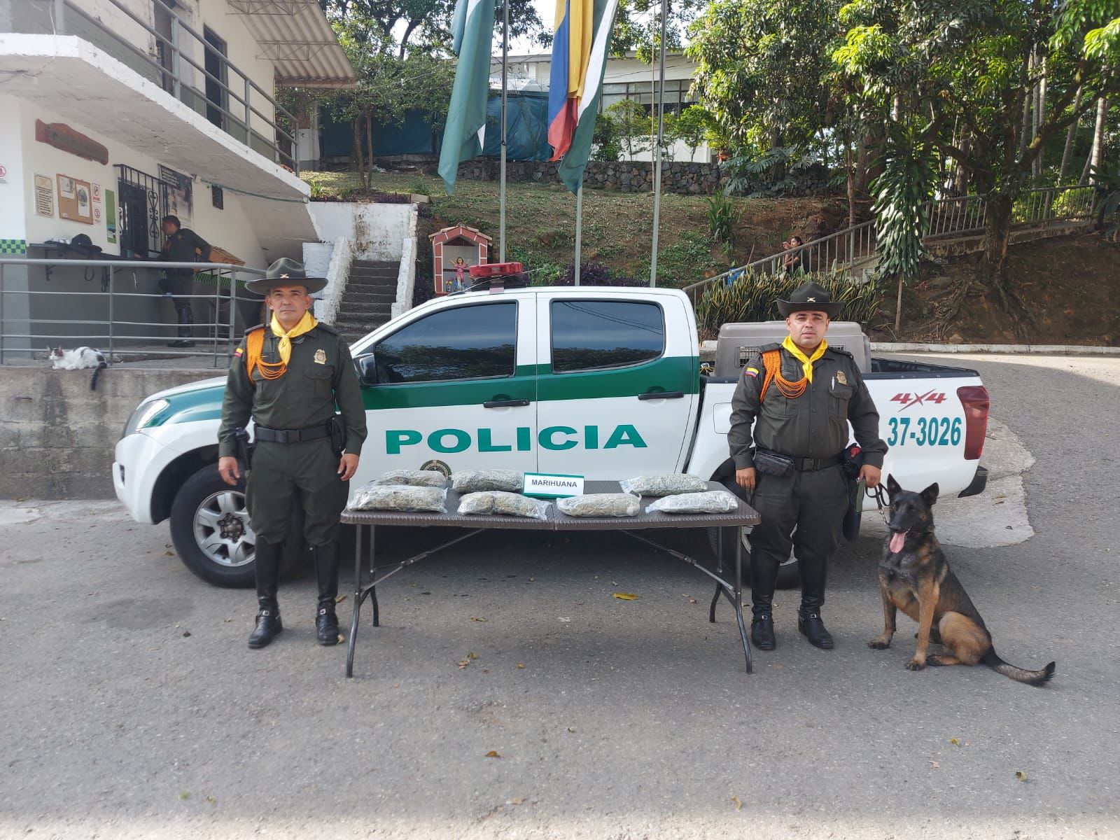 En Medellín incautaron 100 kilos de marihuana y más de 400 dosis de droga