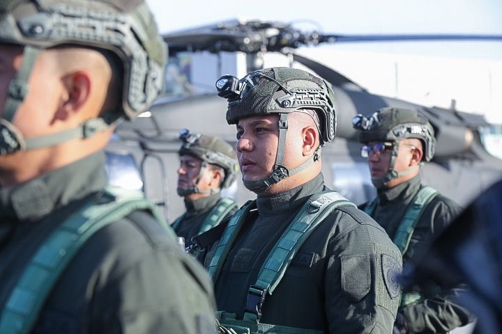 Embajada de Estados Unidos entregó tres helicópteros a la Policía colombiana