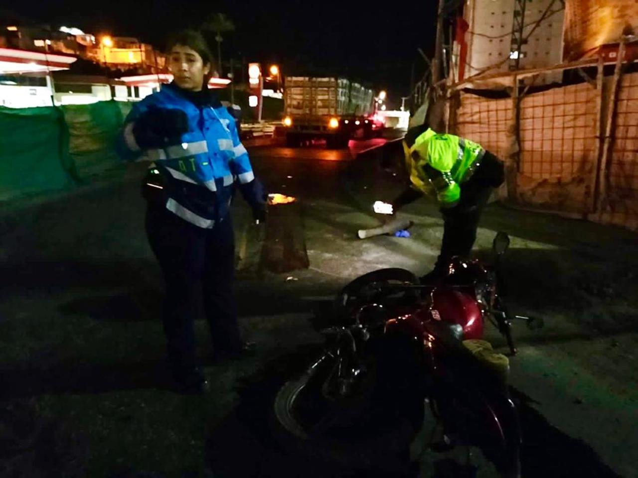 FOTOS: Motociclista gravemente herido al chocar con tractomula 2 accidente manizales1
