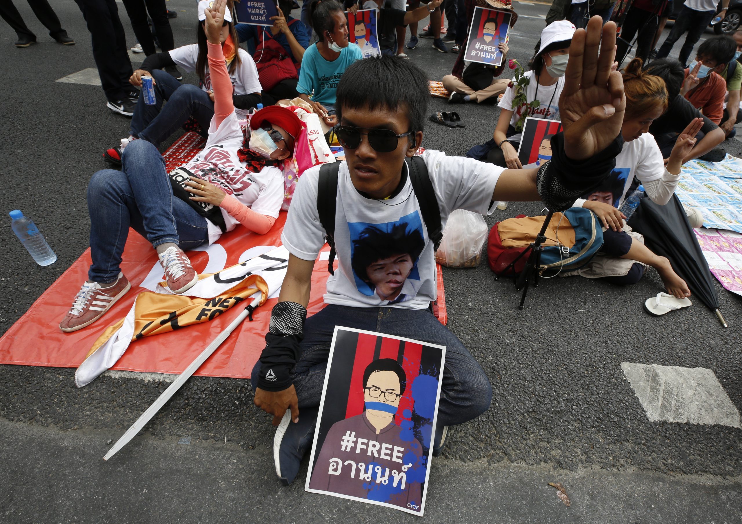 El líder de las protestas de 2020 en Tailandia condenado a cuatro años