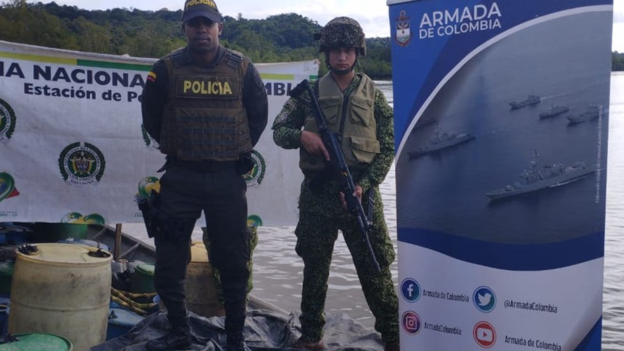 FOTOS. Varios galones de combustible y gasolina fueron incautados en el bajo Baudó