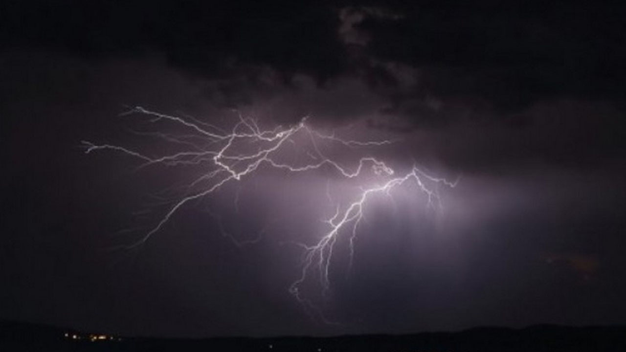 'Les cayó un rayo': Tres personas murieron en Anorí producto de la descarga