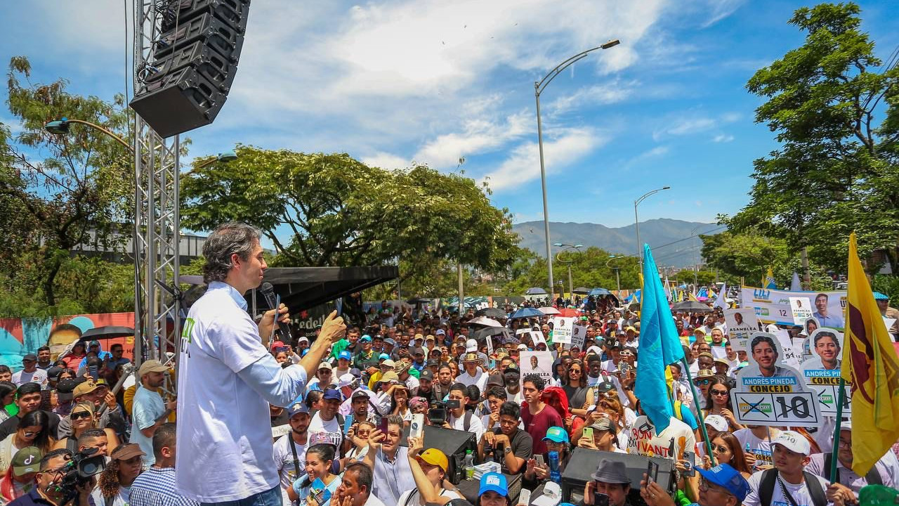 FOTOS. Después de la renuncia Daniel Quintero se vio haciendo campaña en las calles de Medellín