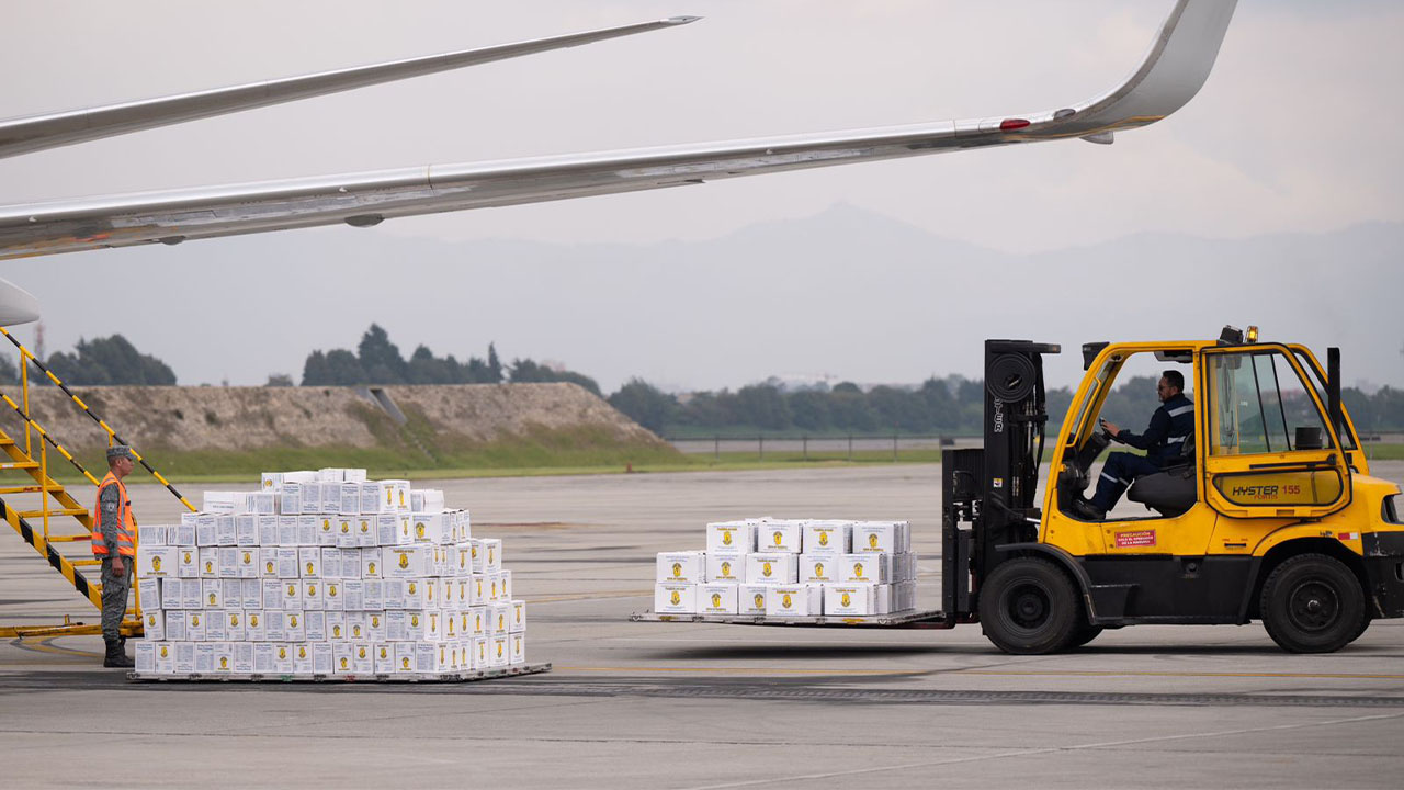 Avión con ayuda humanitaria a Gaza regresará con colombianos