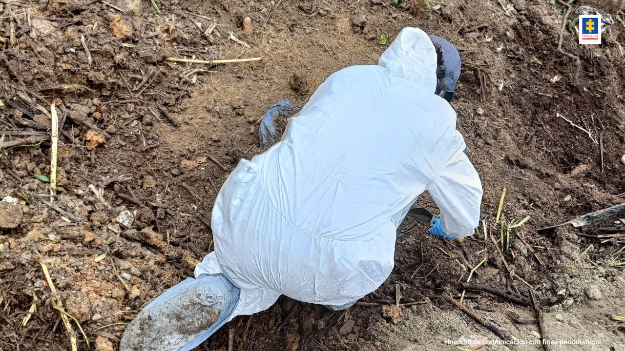 VIDEO: Enviado a la cárcel por matar y enterrar a su compañera sentimental en un cerro de San Antonio de Prado 5 2 Exhumacion crimen forense escena del crimen