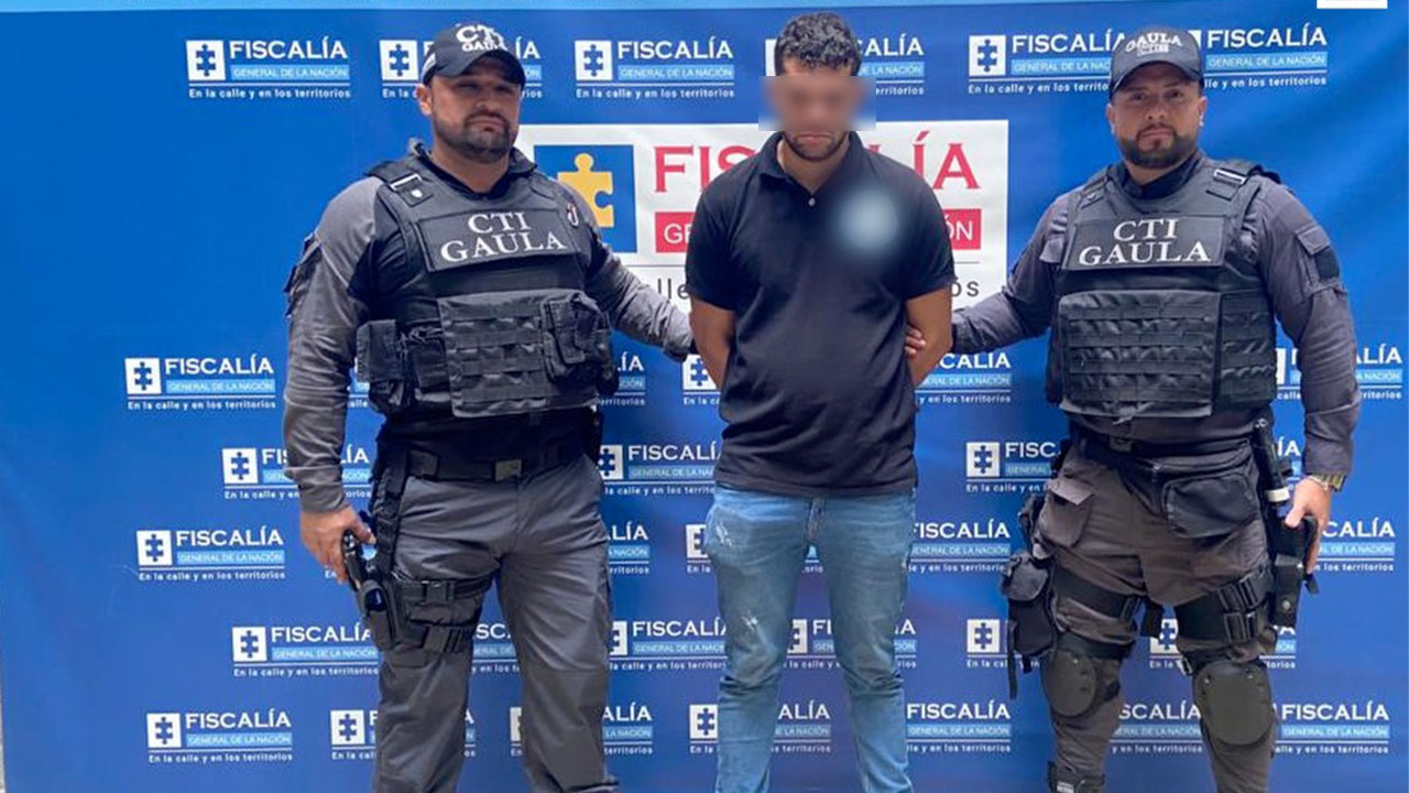 VIDEO: Enviado a la cárcel por matar y enterrar a su compañera sentimental en un cerro de San Antonio de Prado 2 nviado a la cárcel por matar y enterrar a su compañera sentimental en un cerro de San Antonio de Prado