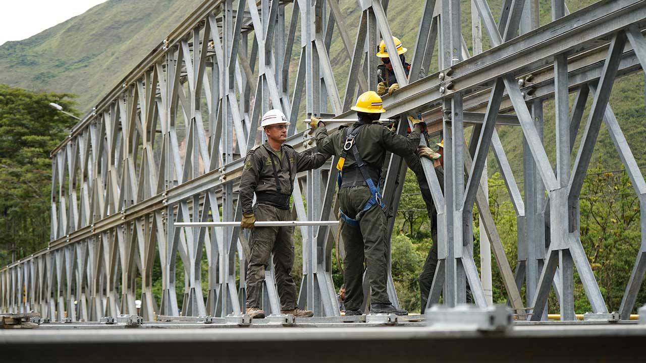 Estados Unidos donó puentes provisionales y el Ejercito de Colombia los instalará