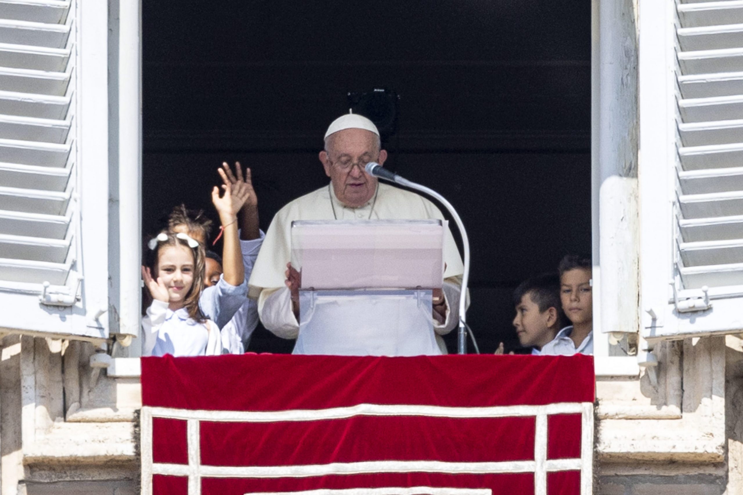 El papa pide que el Sínodo sirva para que la Iglesia vuelva a acoger y a bendecir
