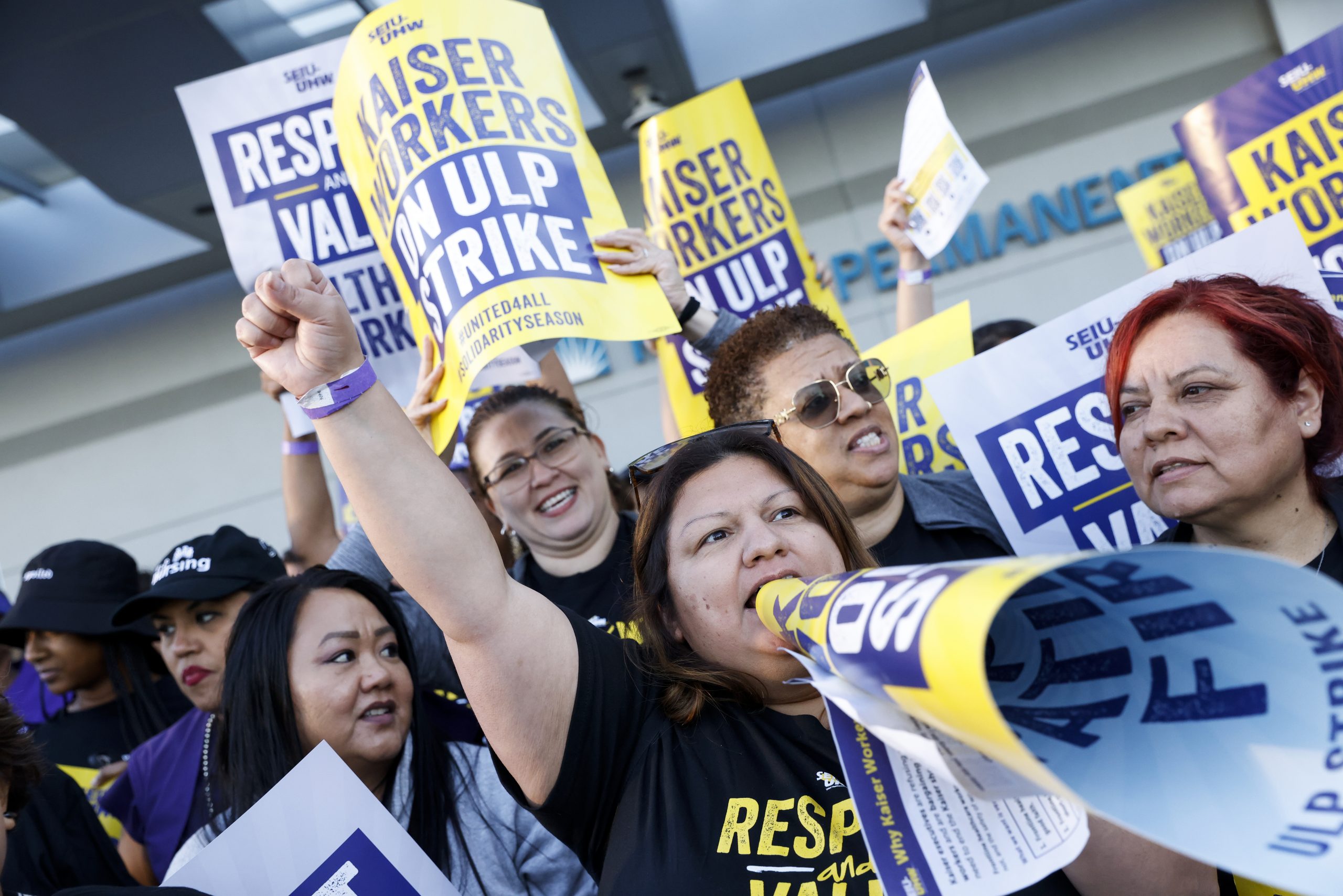 EE.UU. vive la mayor huelga de trabajadores de la salud en su historia