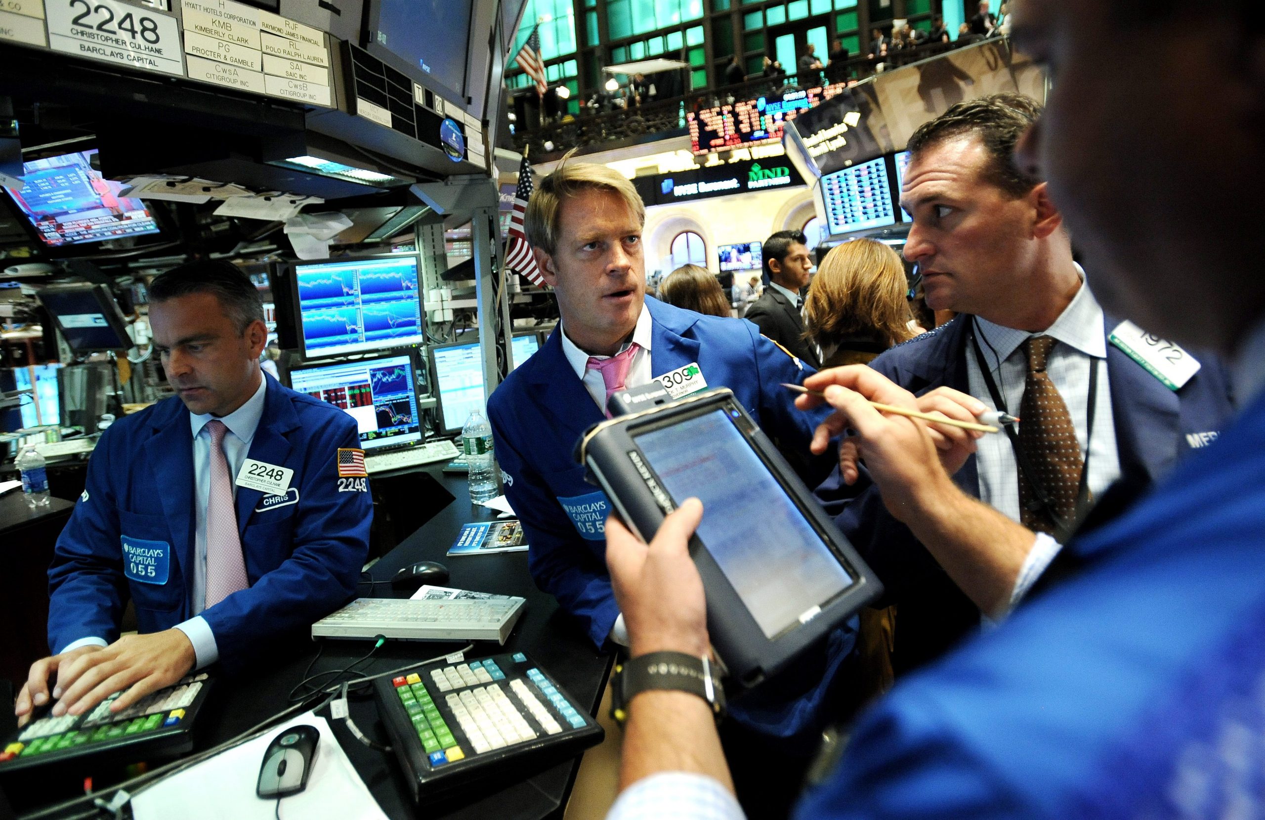 Wall Street abre en rojo y el Dow Jones baja un 0,24 % pendiente de los ...