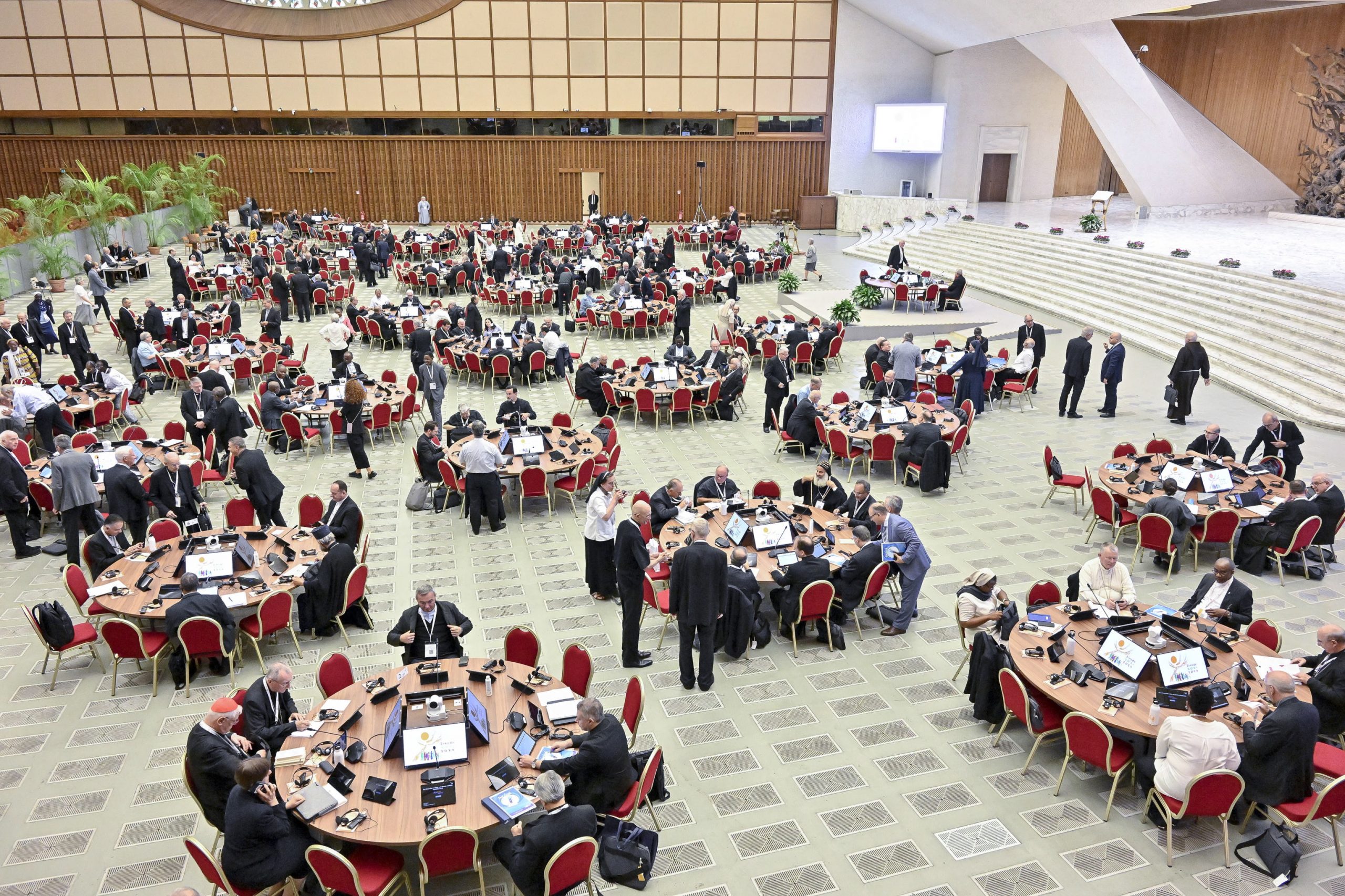 El documento final del Sínodo desafiará a la Iglesia sobre la mujer o las personas LGTBIQ