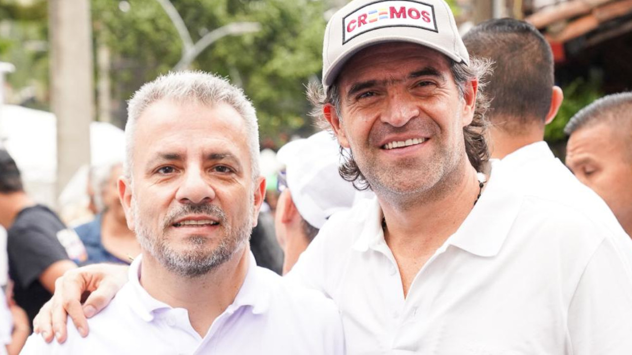 FOTOS. Fico Gutiérrez se fue para Sabaneta a recorrer las calles con  Iván Montoya candidato a la alcaldía por Creemos
