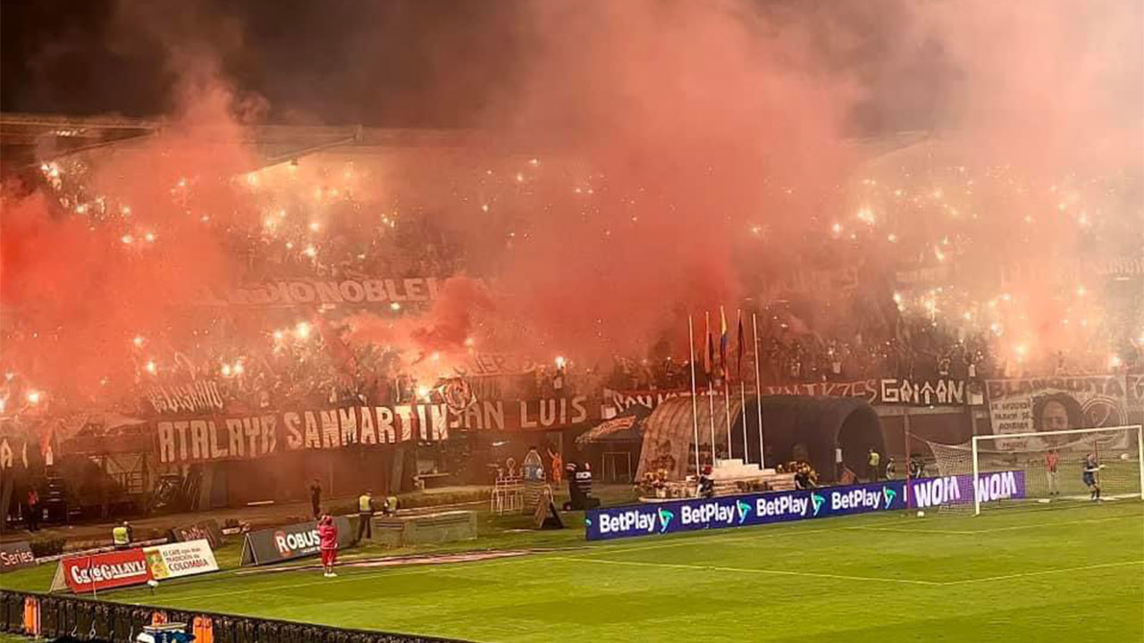 Hinchada del Cúcuta arma tremenda fiesta en el torneo de ascenso