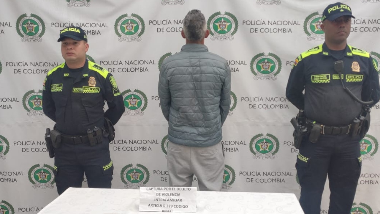 FOTOS. Por agredir a sus familiares los capturaron en Antioquia