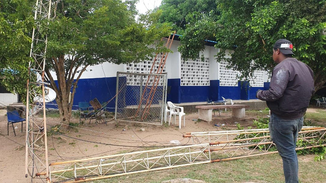 Una tragedia en Cartagena, antena telefónica cayó sobre un colegio y mató a una menor y dejó otra más herida