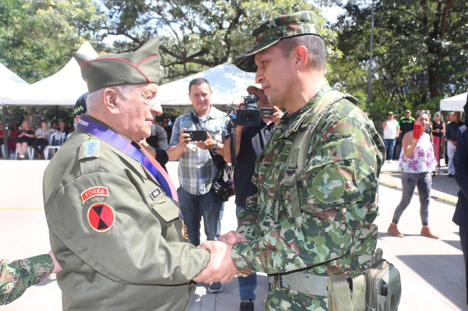 FOTOS Y VIDEO. ¡Merecido! En Medellín, se rindió homenaje a los veteranos de la Fuerza Pública 3 En Medellín, se rindió homenaje a los veteranos de la Fuerza Pública