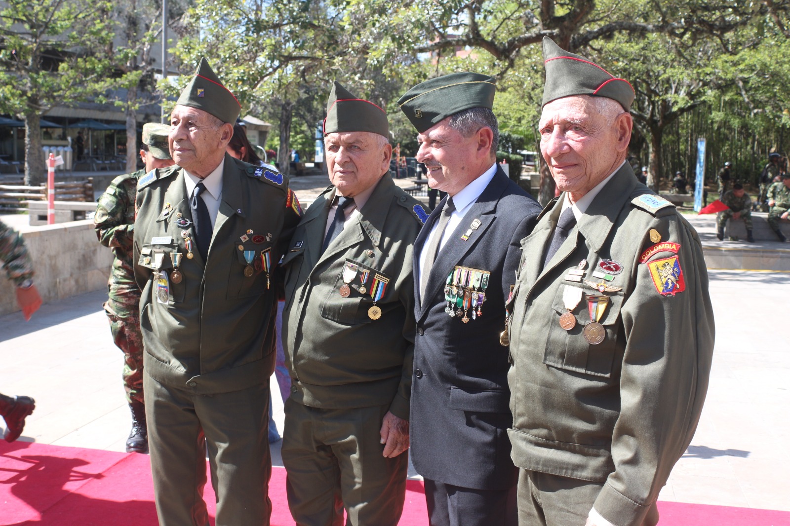 FOTOS Y VIDEO. ¡Merecido! En Medellín, se rindió homenaje a los veteranos de la Fuerza Pública 5 En Medellín, se rindió homenaje a los veteranos de la Fuerza Pública