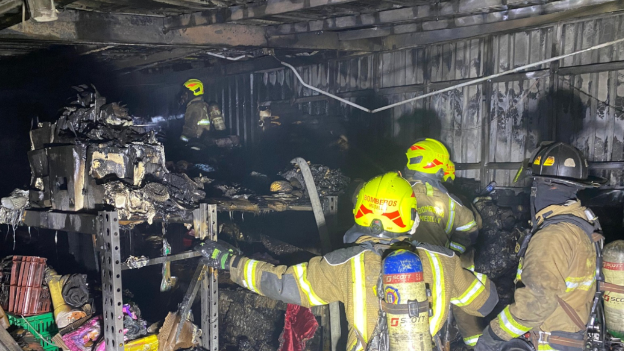 VIDEO. Ya se controló el incendio estructural del centro de Medellín