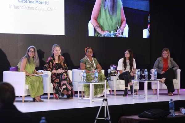 Crear comunidades es clave para cerrar brecha de atención en mujeres en Latinoamérica