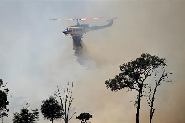 Australia batalla con un incendio forestal que amenaza la ciudad de Perth en el oeste
