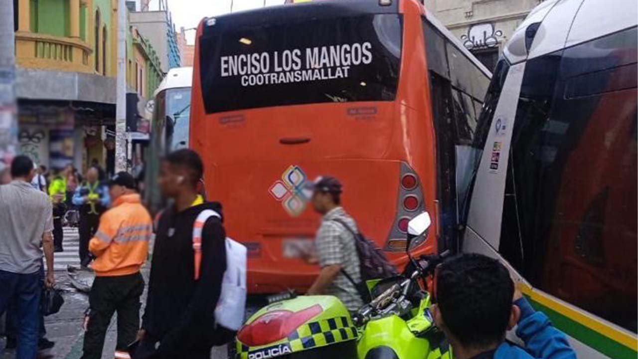 13 personas lesionadas dejó choque de tranvía con un bus entre San José-Pabellón del Agua