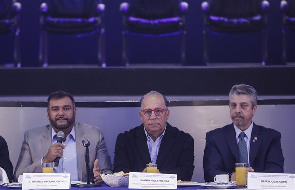 Industria prevé un aumento de 25 % en la demanda de medicinas en México por envejecimiento