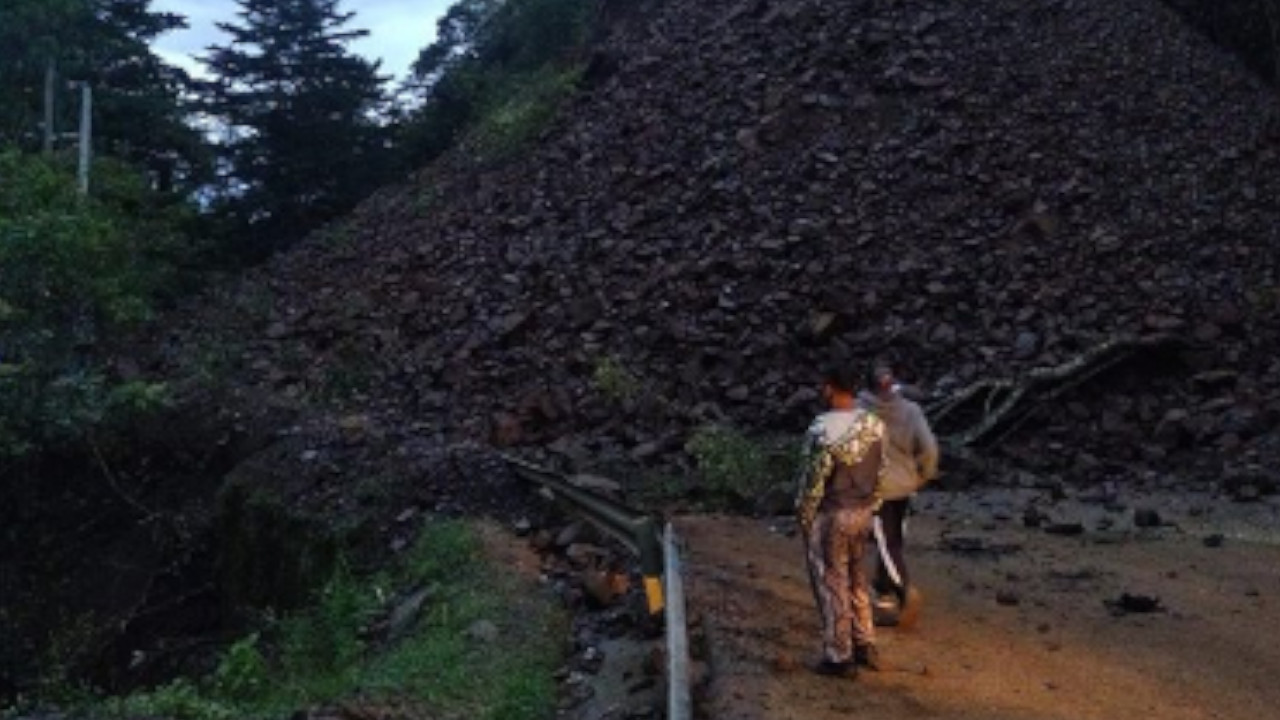 Así amaneció la vía entre Santa Fe de Antioquia y Cañasgordas