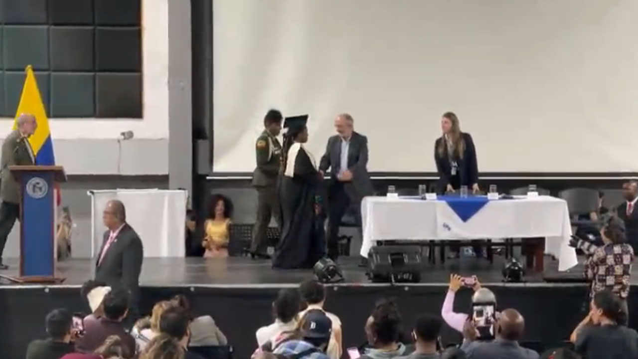 Francia Márquez recibe a esta hora, título de doctora en educación 'honoris causa'