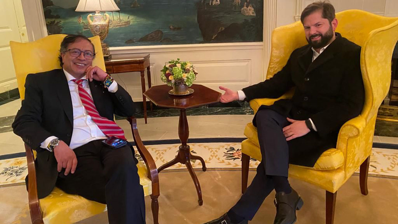 Presidente Petro llegó tarde, pero alcanzó a reunirse con Boric en Washington