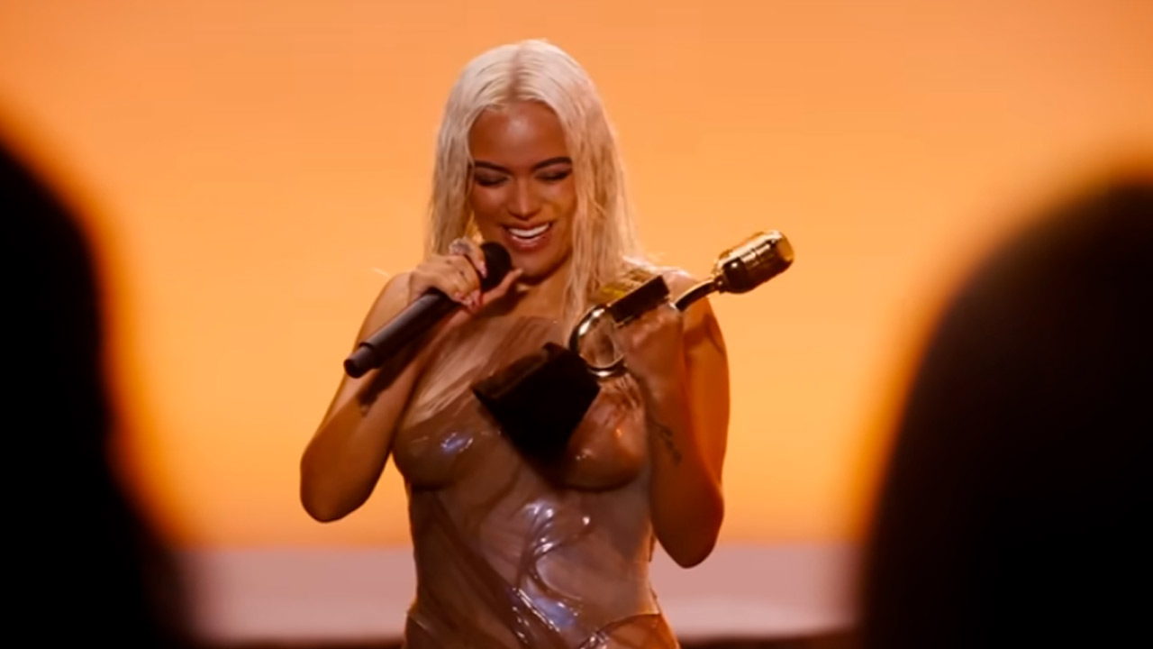 VIDEO: Karol G deslumbro en los Billboard 2023