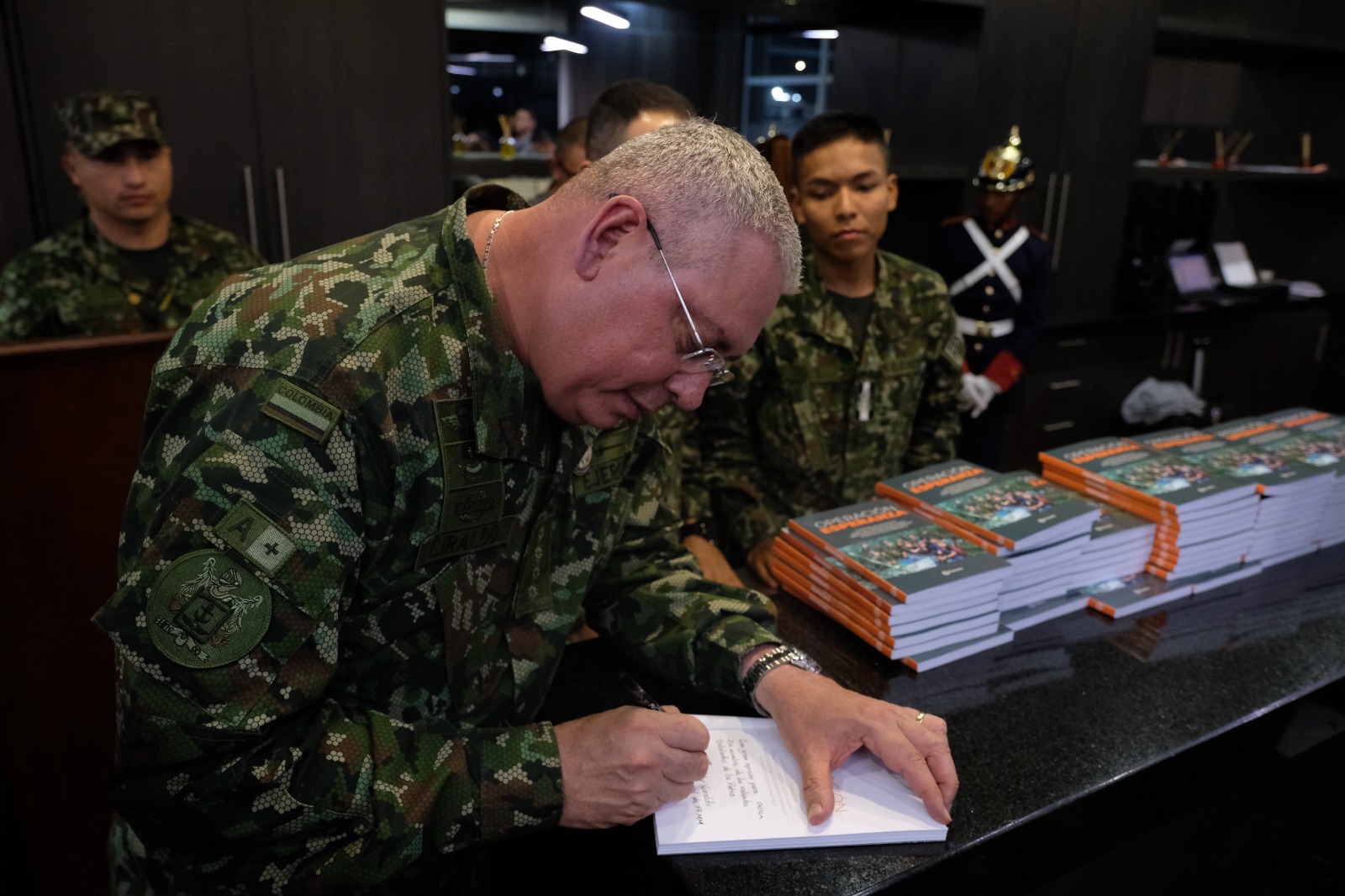 Hoy salió el libro ‘Operación Esperanza’, sobre rescate de niños en la selva del Guaviare
